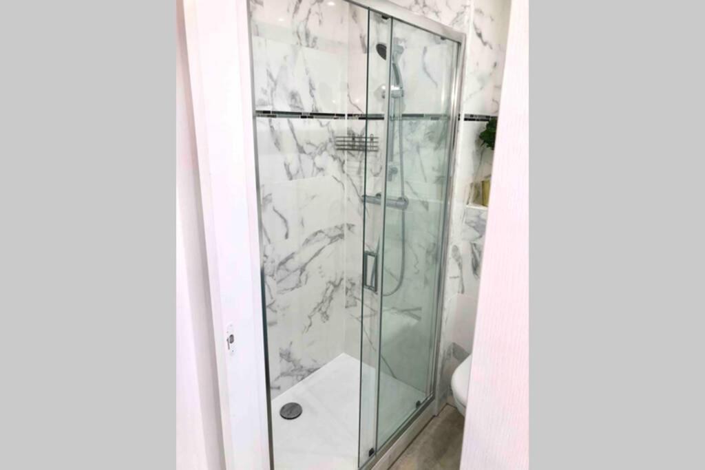 Grand Studio Cabine 30 M² Centre Ville, Refait A Neuf Pour Vous ! Climatise La Grande-Motte Exterior foto