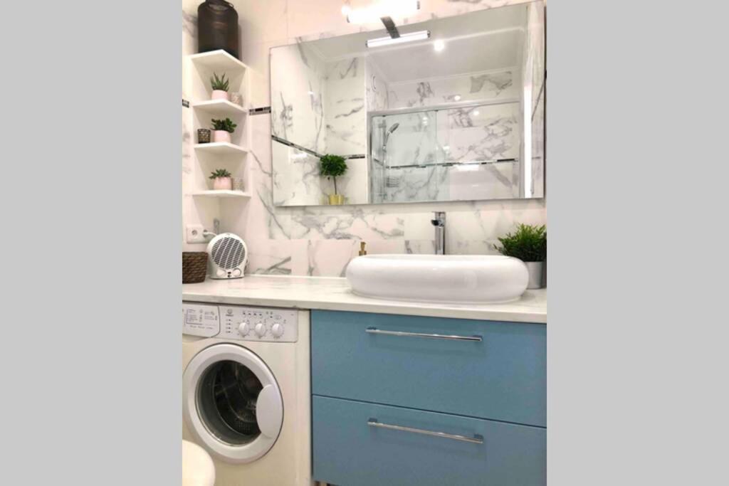 Grand Studio Cabine 30 M² Centre Ville, Refait A Neuf Pour Vous ! Climatise La Grande-Motte Exterior foto